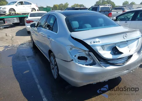 2016 Mercedes-Benz C 300 4Matic из США, поврежденный, VIN 55SWF4KB4GU167793